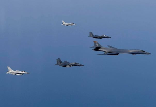 Αμερικανικά βομβαρδιστικά πέταξαν μία ανάσα από τις ακτές της Βόρειας Κορέας!